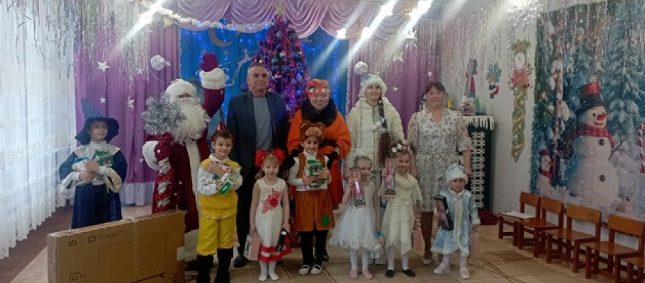 Новогодний праздник в социальных группах 